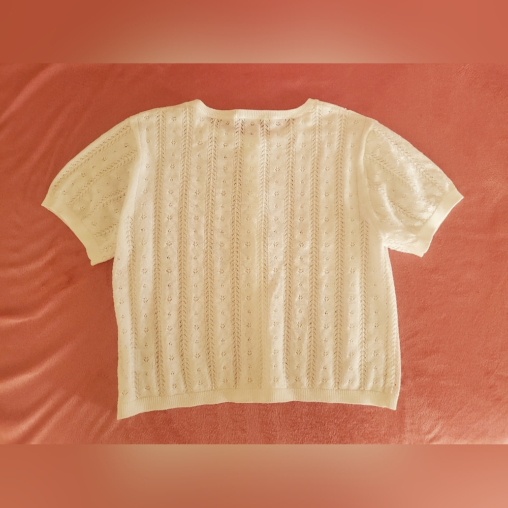 Chic Ivory Women's Short Sleeve Top - Picture 2 of 2